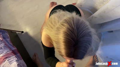 Црвенокоса сише курац и зајебава се, добија сперму на њеном дупету